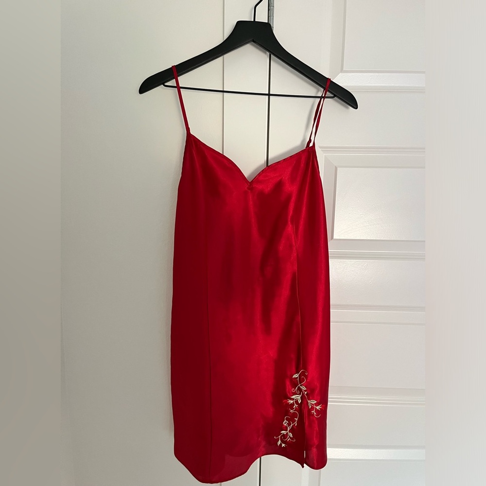 Delicates red slip dress with embroidery